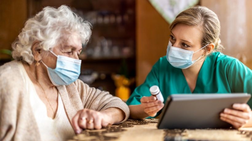 Bien vieillir chez soi : les solutions déjà en place du Groupe VYV